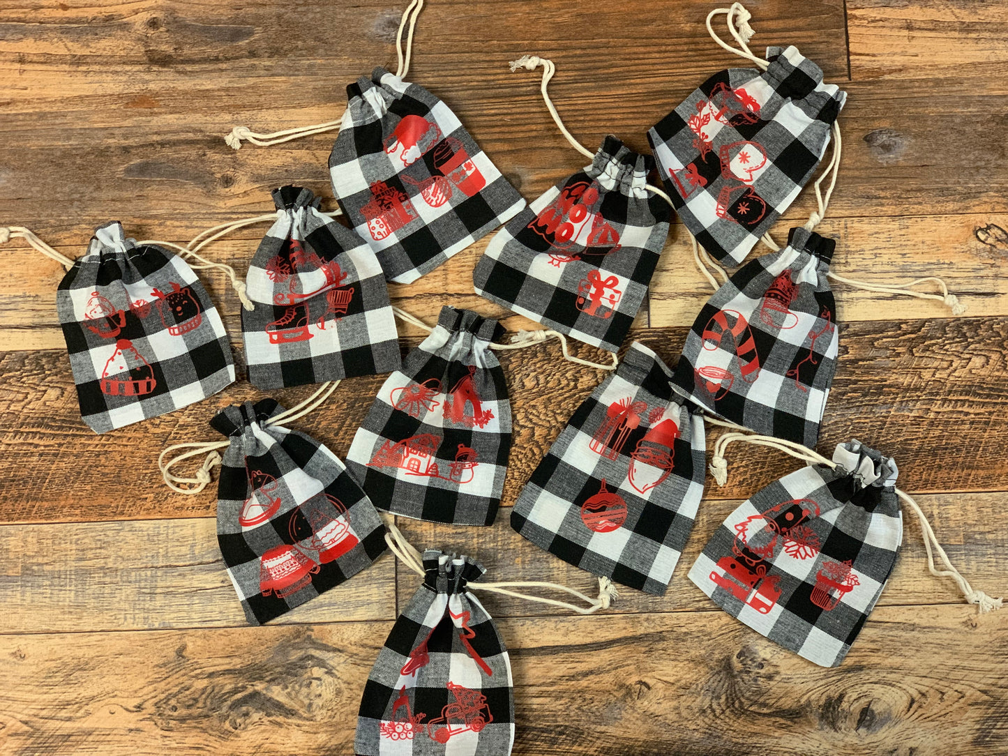 IMPERFECT Set of 4 Doodle Mini Gift Bags*