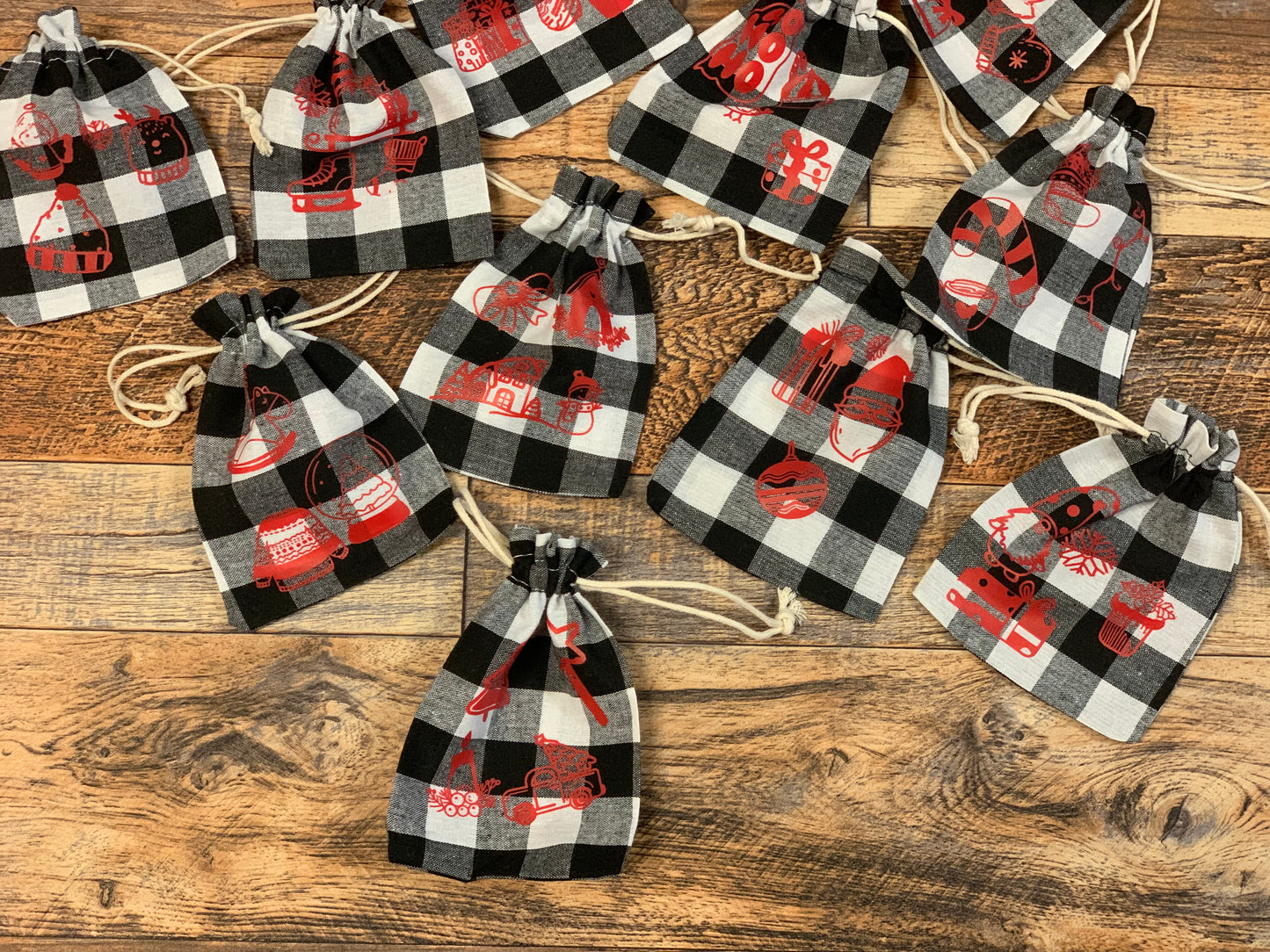 IMPERFECT Set of 4 Doodle Mini Gift Bags*
