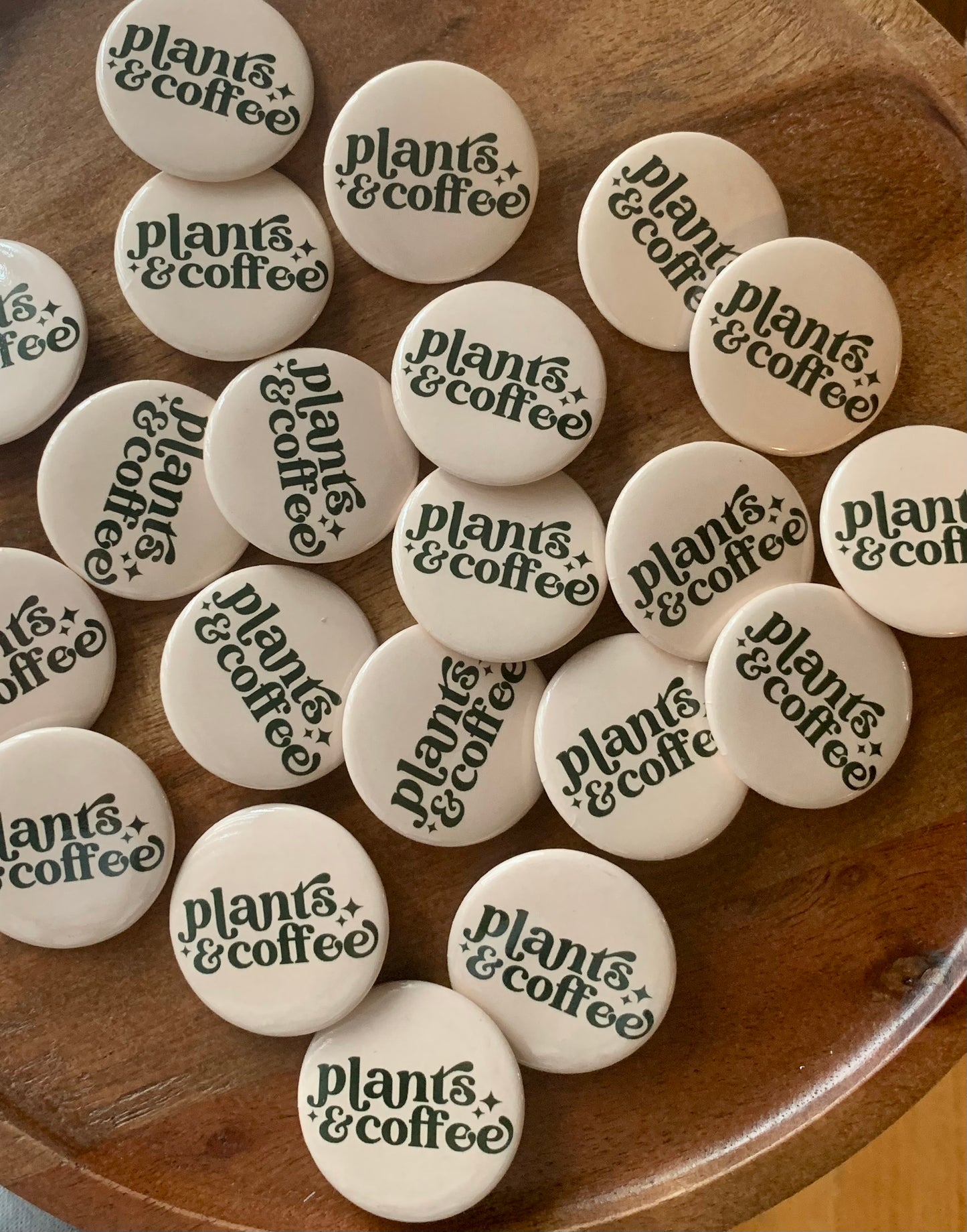 Plants & Coffee button • cream