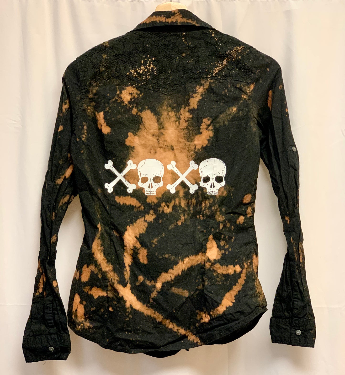 Skull & Bones • M